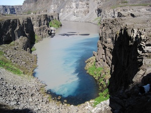 Dettifoss waterfall travel guide, Iceland - Hiking trails at Dettifoss (west and east)